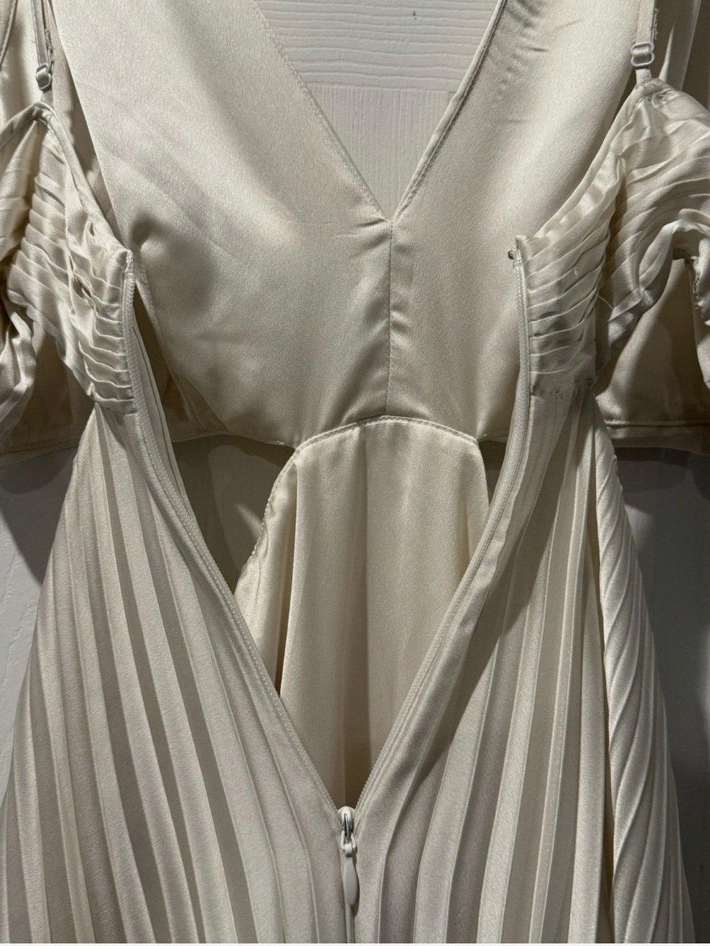 Abercrombie & Fitch Cream Pleated V-Neck Maxi Gown “I do” dress - Picture 2 of 3
